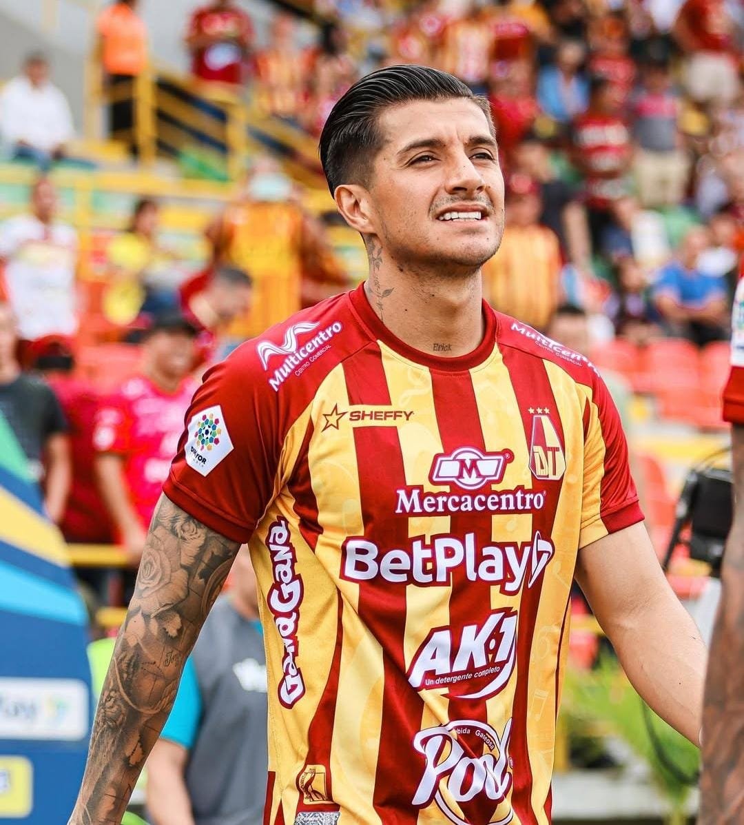 Yeison Guzmán com a camisa do Tolima; meia foi especulado no Fluminense