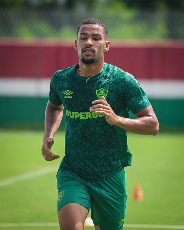 Victor Hugo no treino do Fluminense