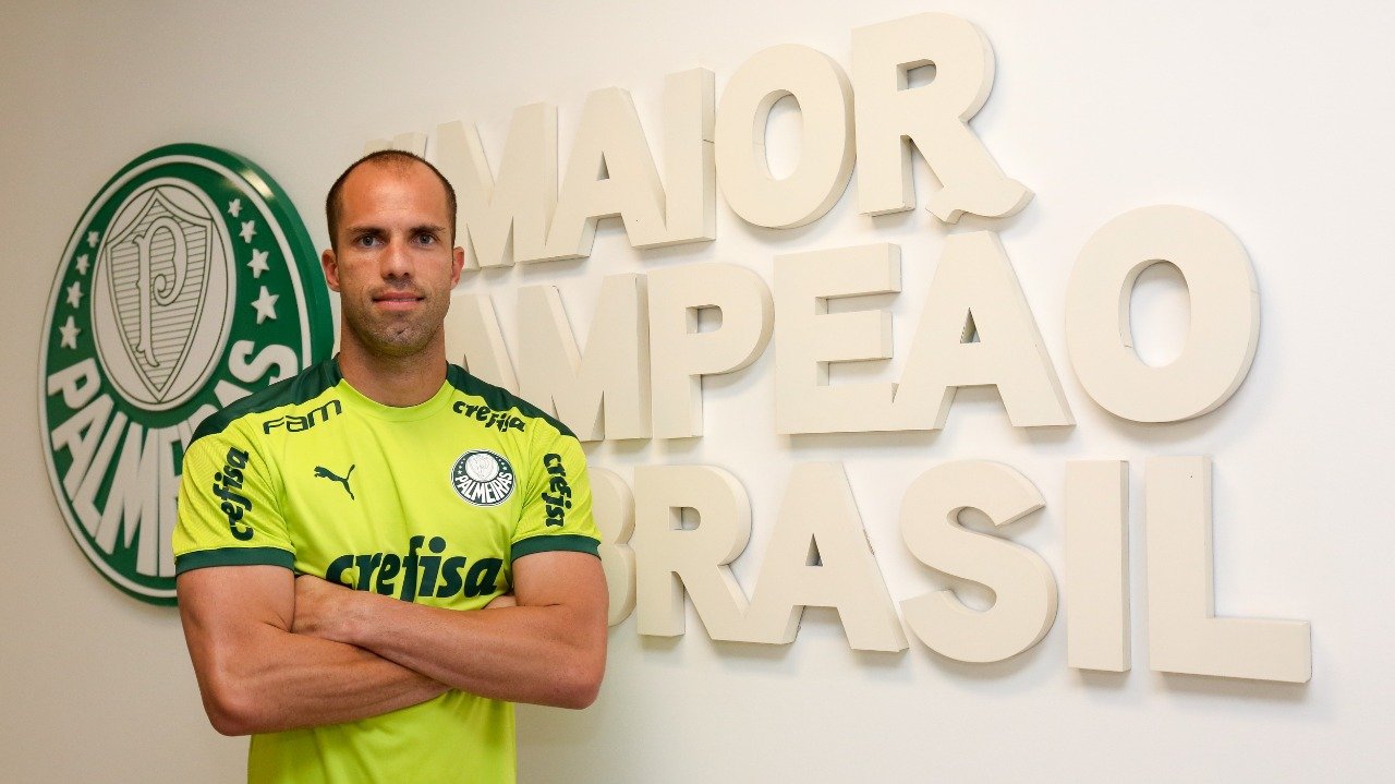 Fluminense tem interesse na contratação de Marcelo Lomba, veterano goleiro do Palmeiras, para disputar posição com Fábio.