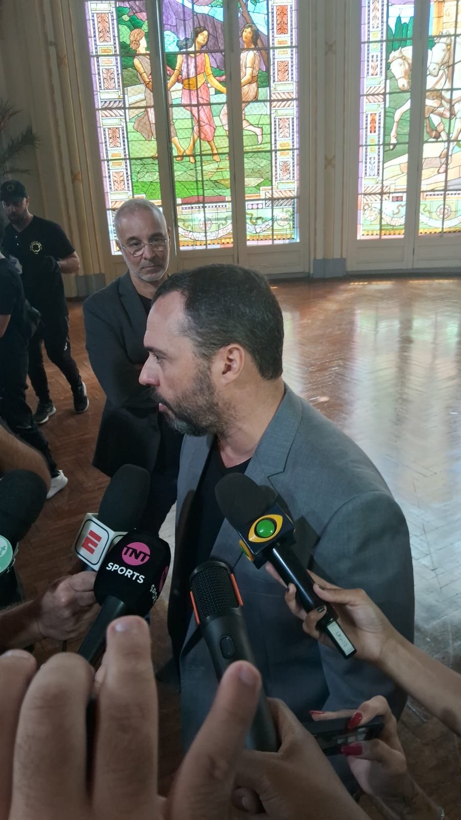 Mário Bittencourt, presidente do Fluminense, fala sobre reforços