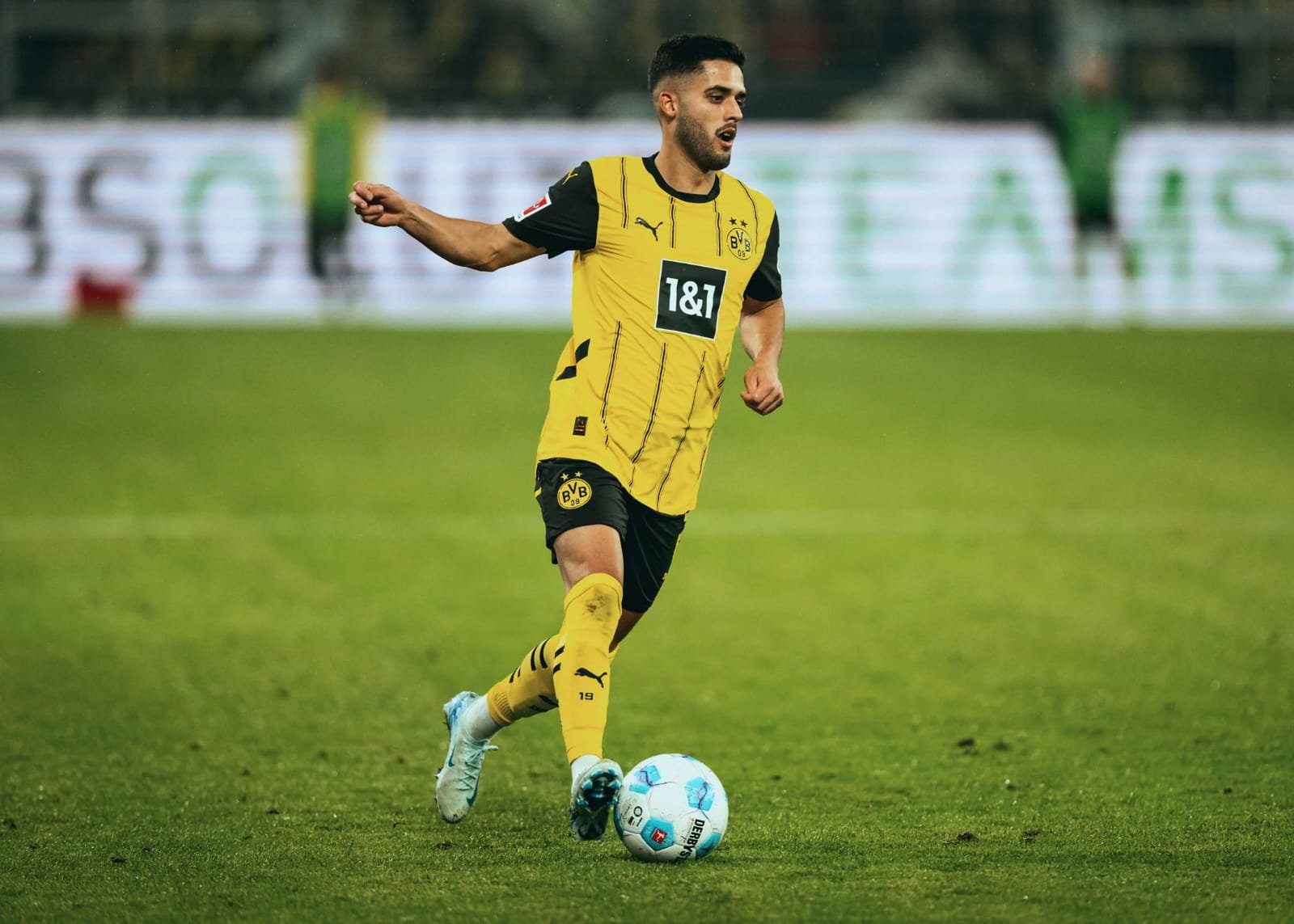 Yan Couto, lateral do Borussia Dortmund, se revolta com comparativo