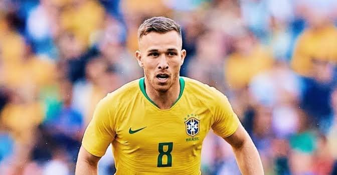 Antigo alvo do Fluminense, jogador deseja retornar ao Brasil.