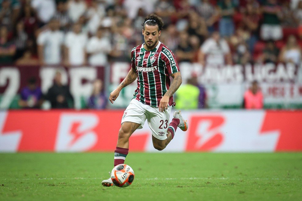 Fluminense renova contrato com Guga