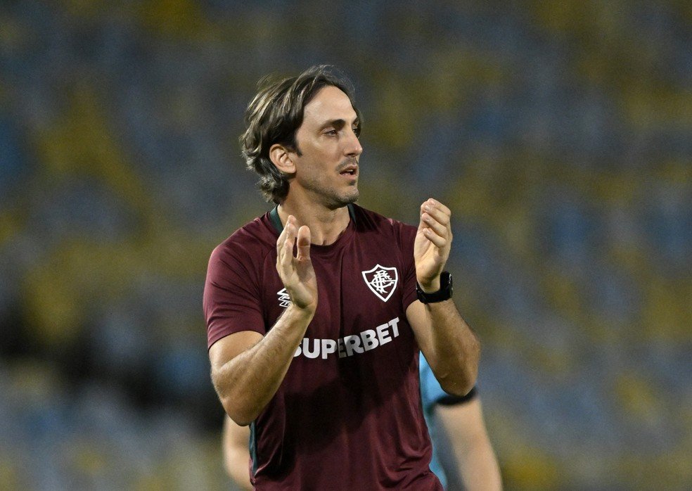 Zubeldía avalia possibilidades de utilização de jogador do Fluminense e cogita nova função