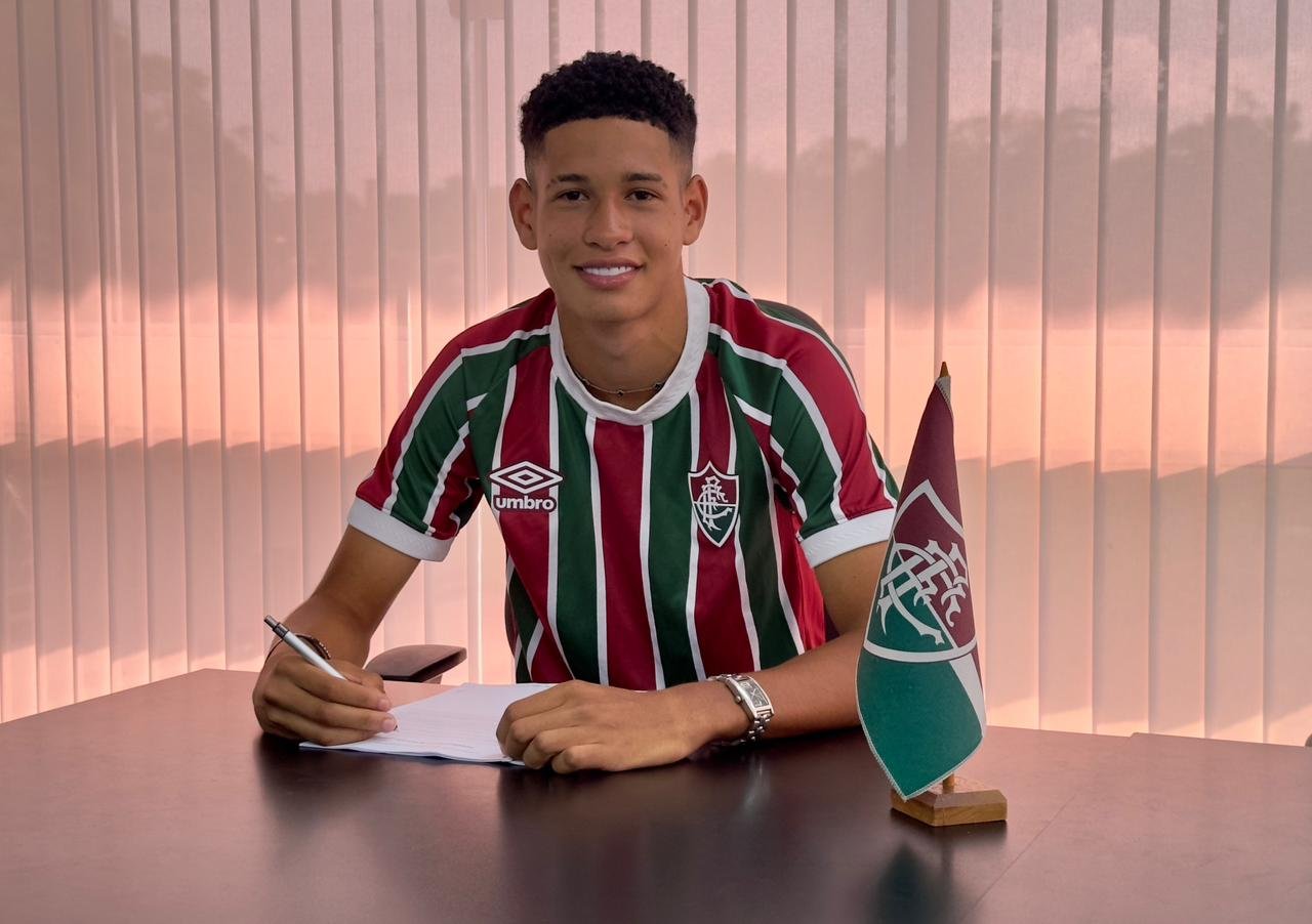 Fluminense anunciou oficialmente a renovação de contrato com jovem promessa. Meia assina até outubro de 2028