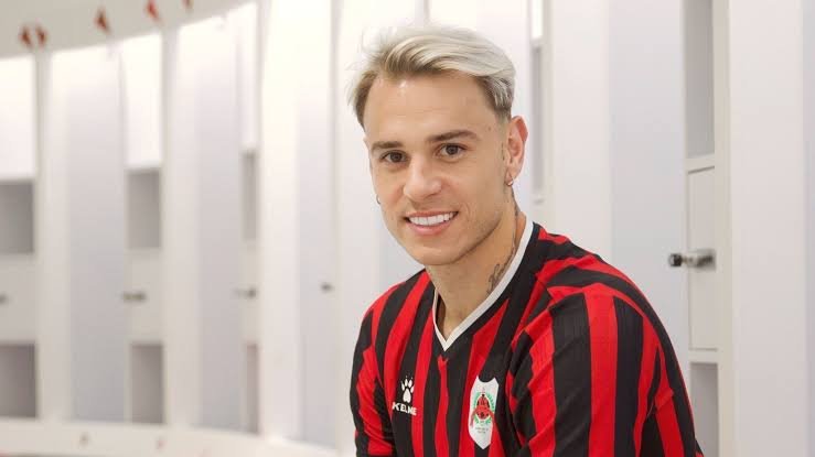 Fluminense busca a contratação de um centroavante para 2026 e Roger Guedes surge como um dos principais alvos