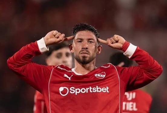 Podendo perder algum atleta da posição na atual janela, o Fluminense monitora volantes no mercado e entra na briga por reforço