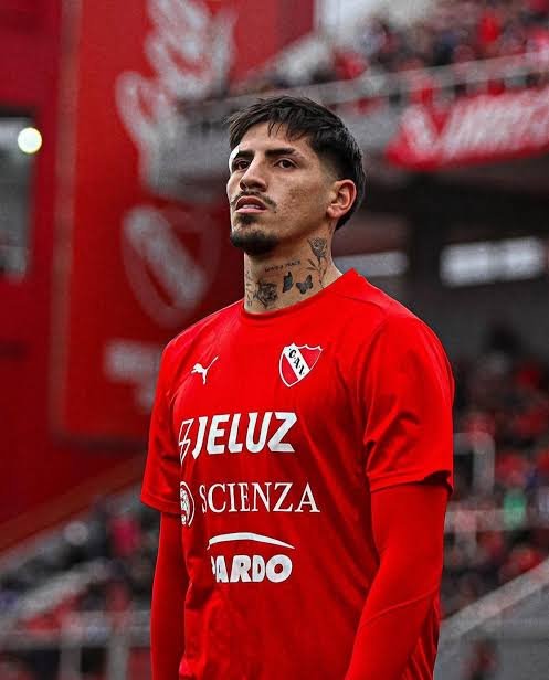 Em busca de reforços para a defesa após perder três jogadores do setor, Fluminense monitora a situação de zagueiro argentino