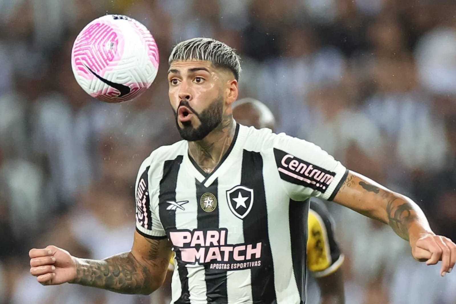 Jogador do Botafogo é oferecido ao Fluminense e Tricolor avalia a possibilidade de fazer negócio