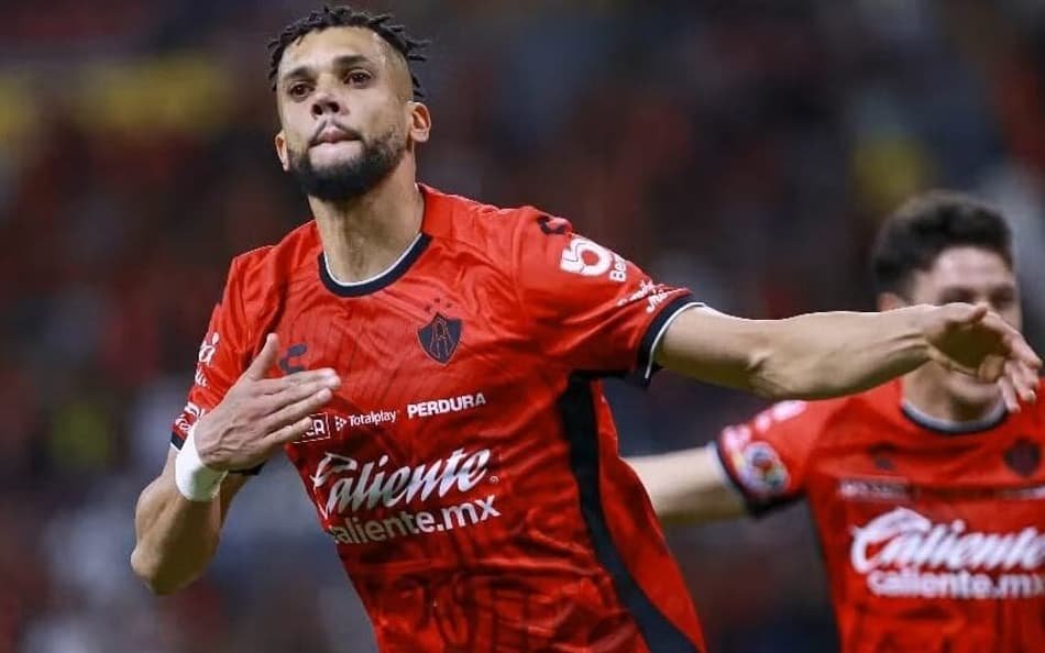 De acordo com jornalista gaúcho, o Fluminense avançou pela contratação de zagueiro