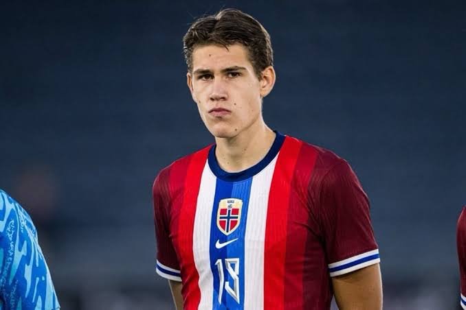 Clube encaminha acerto com zagueiro e pode desistir da contratação de jogador do Fluminense