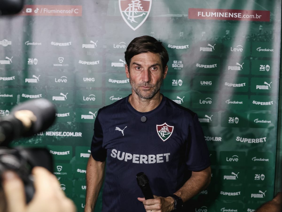 Com apenas dois reforços confirmados, diretoria do Fluminense sofre pressão para contratar novos atletas para a temporada 2026