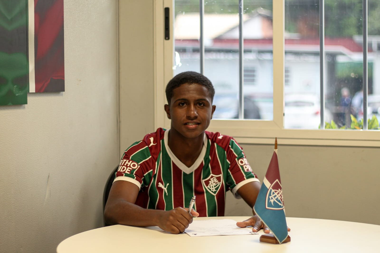 Fluminense acertou a contratação de jovem atacante. Atleta chega por empréstimo até janeiro de 2027.