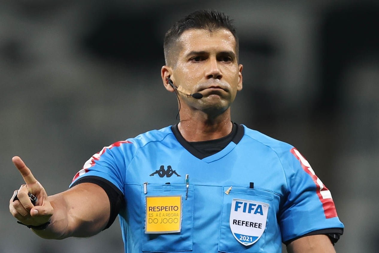 FERJ anunciou oficialmente na tarde desta quinta-feira o árbitro responsável por comandar Fluminense x Flamengo na final do Cariocão 2026