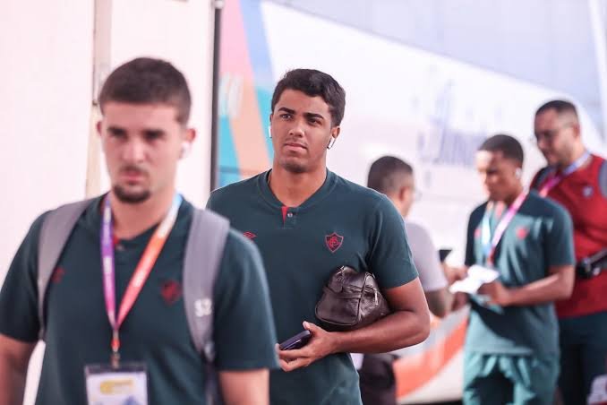 Fluminense abre negociação de meia. Sem espaço com Zubeldía, atleta pode deixar o Tricolor.