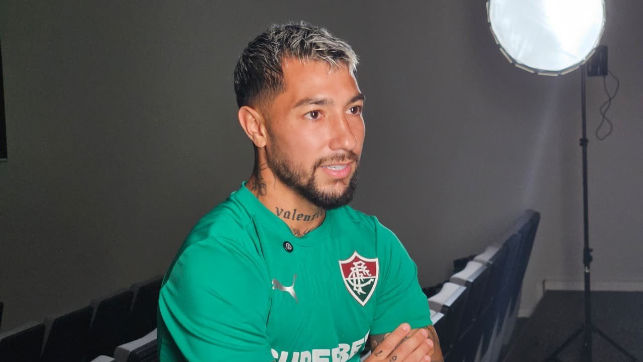 Lucho Acosta manda recado à torcida do Fluminense gera polêmica. Meia sai em defesa de companheiro vaiado na vitória contra o Athletico