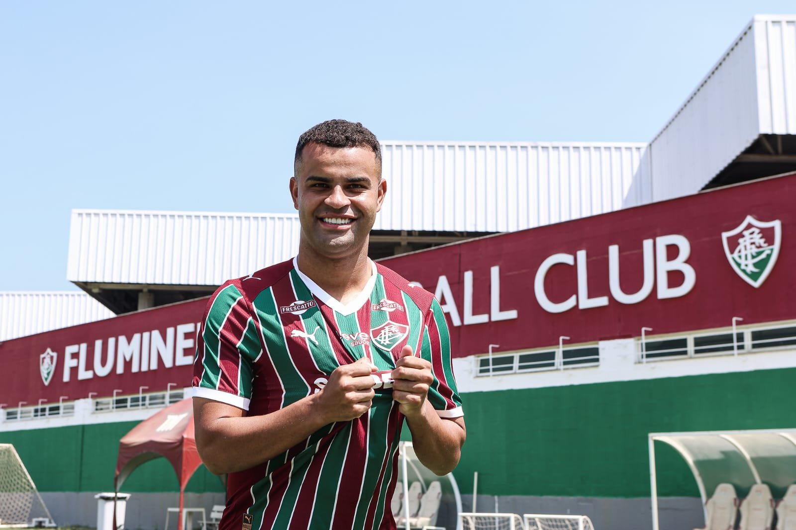 Reforço do Fluminense, Alisson falou sobre a média de idade dos volantes da equipe e maneiras de colaborar ao longo da temporada
